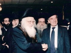 [image for World Spotlight Elie Wiesel shaking hands with the Ungvarer Rav.jpg]